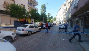 İzmir'de sokak ortasında silahlı saldırı!