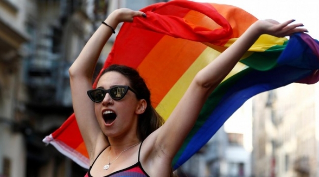 LGBTİ+ bireylerin onur yürüyüşü yasaklandı