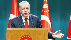 Onlar birkaç yüz mülteciyle reklam yapıyor yükü biz çekiyoruz