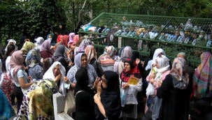 YKS öncesi Zuhuratbaba türbesi doldu taştı