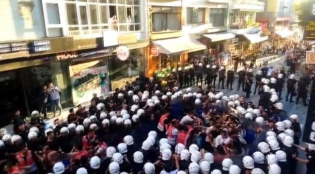 Kadıköy'de izinsiz gösteri yapmak isteyen gruba müdahale: 106 gözaltı