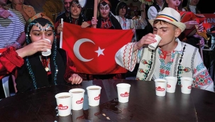 Rize’de ’en hızlı çay içme’ yarışması
