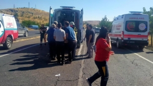 Şanlıurfa'da işçi servisi devrildi: 18 yaralı