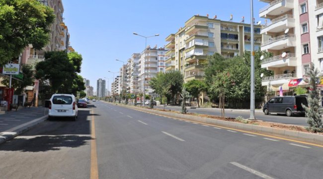 Diyarbakır'da kavurucu sıcaklar... Cadde ve sokaklar boş kaldı