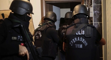 İzmir'de DEAŞ şüphelisi 9 kişi gözaltına alındı